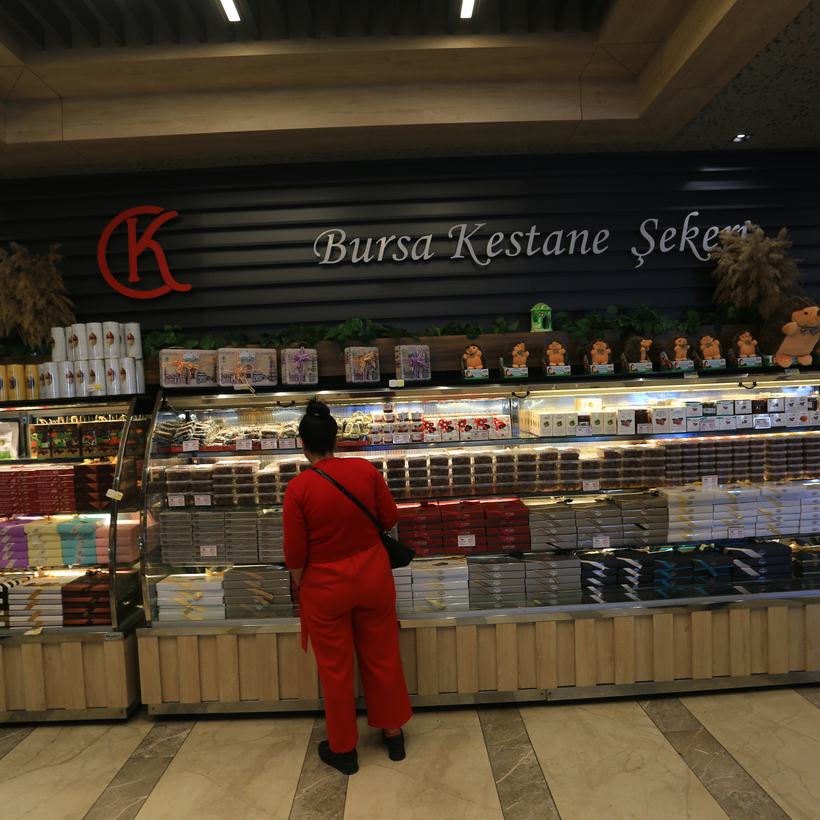 Bursa kestane şekeri ve çikolata vitrini