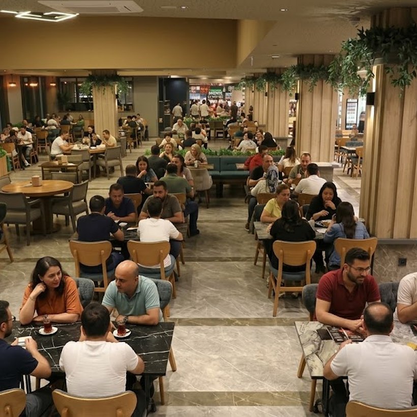Yemek salonumuzda misafirlerimiz
