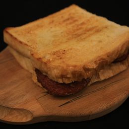 Sucuklu Tost