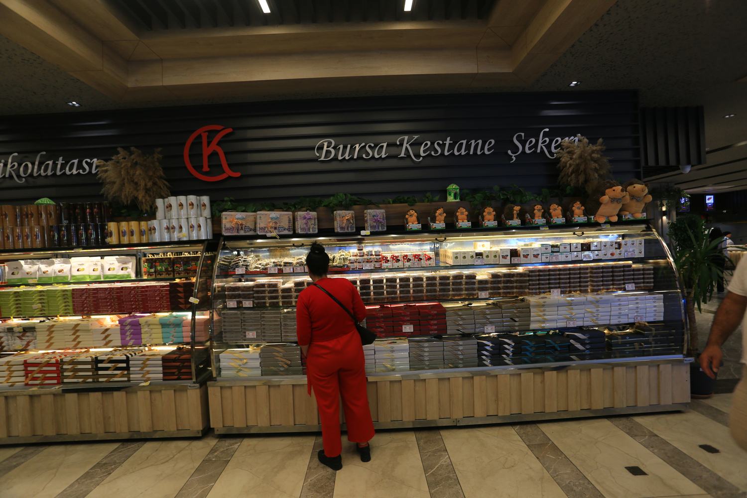 Bursa kestane şekeri ve çikolata vitrini