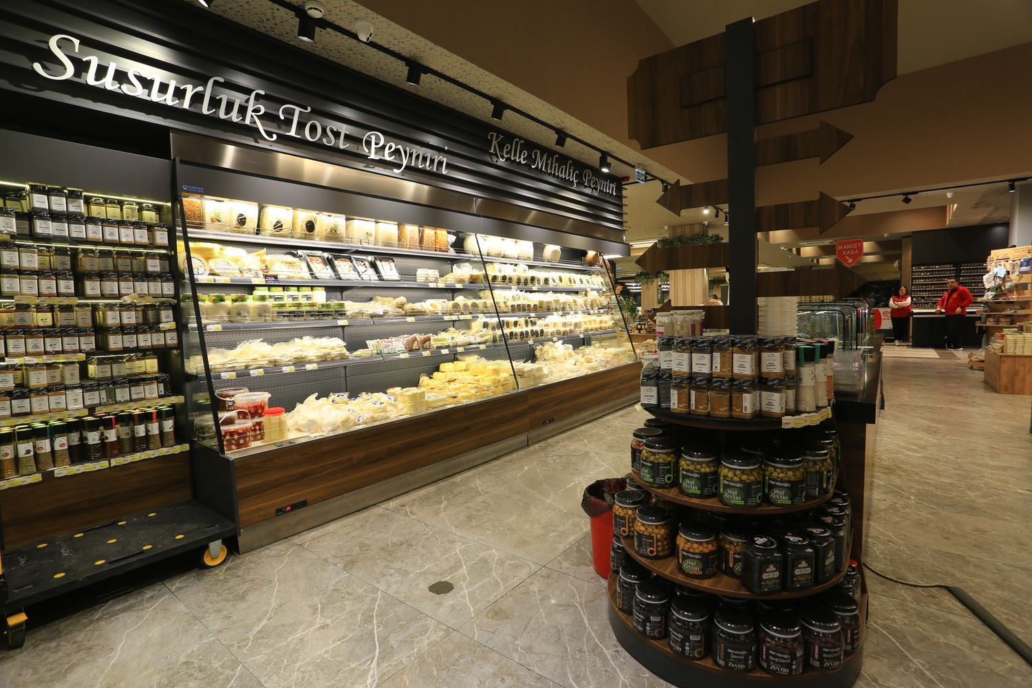 Markette Susurluk tost peyniri ve kelle mihaliç reyonu
